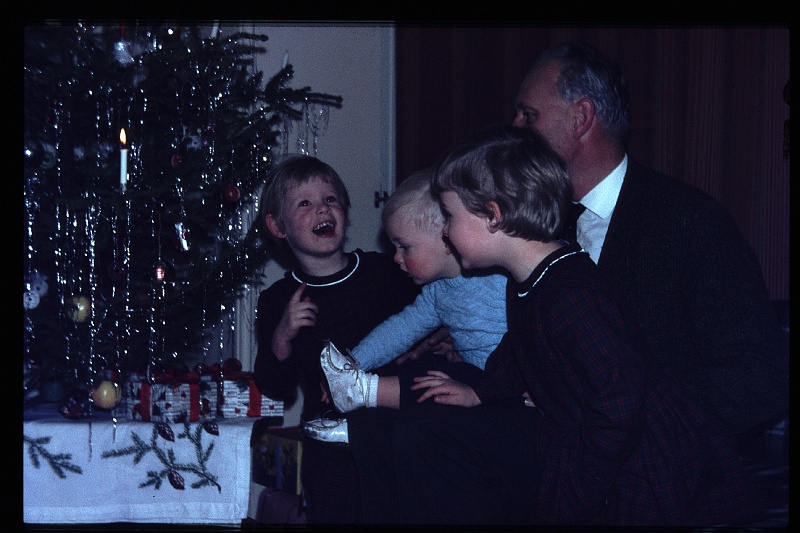22.Delft dec 1966 Papa,Brigitte,Marion,Peter.JPG